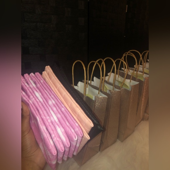 NWT• Women’s Beige Over Sized Sunglasses🌟 - Picture 2 of 2